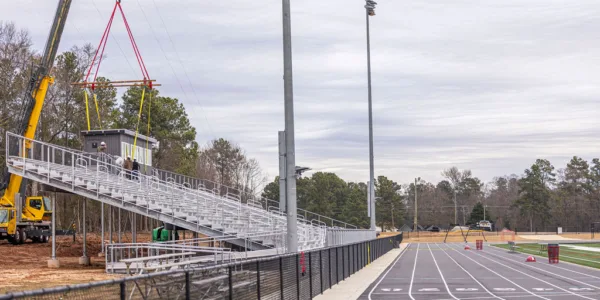 Pressbox installation with crane